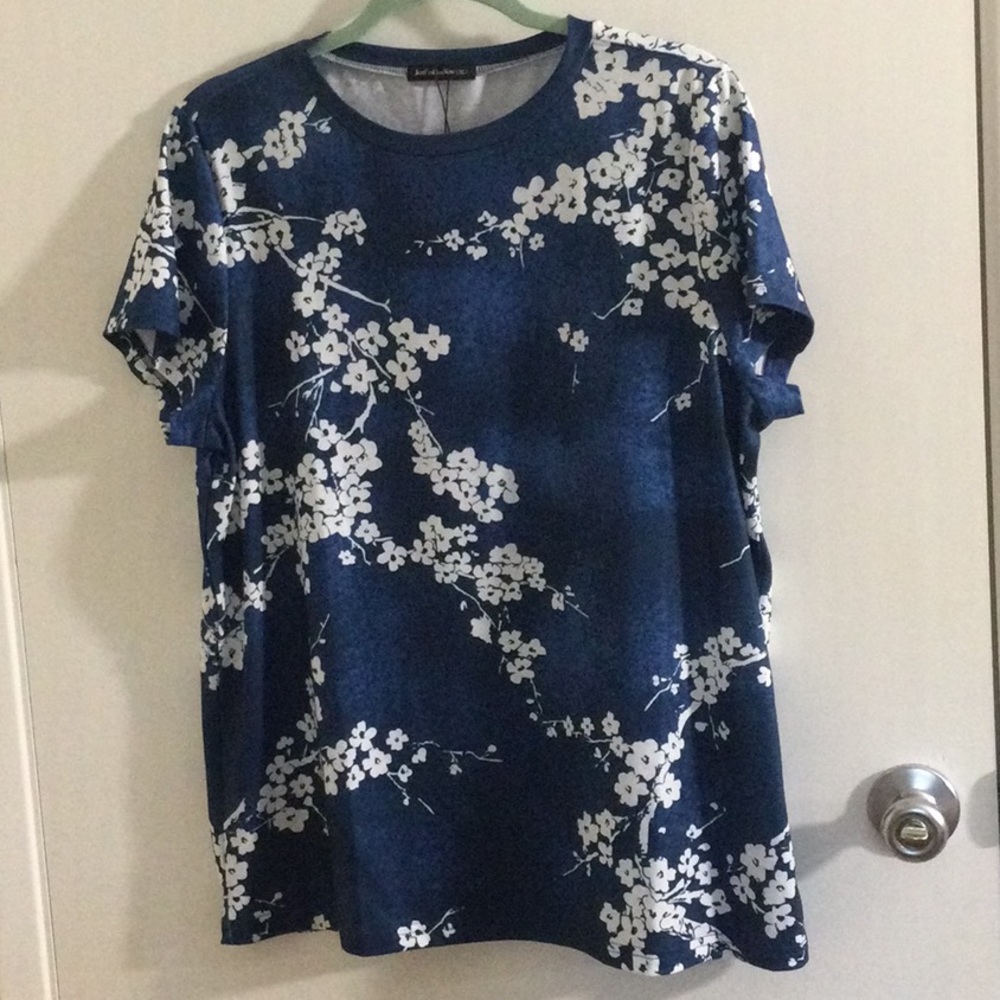 Gorgeous sort sleeve floral blouse